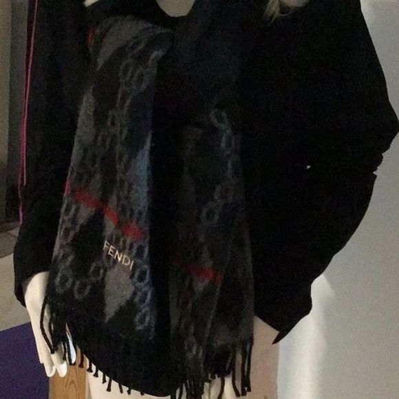 Fendi scarf - Picture 6 of 6